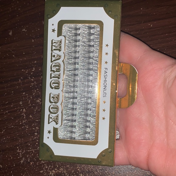 Individual eyelashes - Picture 1 of 3